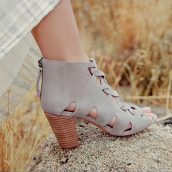 Zodiac Sandals Women's Size 8 Grey Suede Cut-Outs Back-Zip Block Heel NWOT - Picture 1 of 13